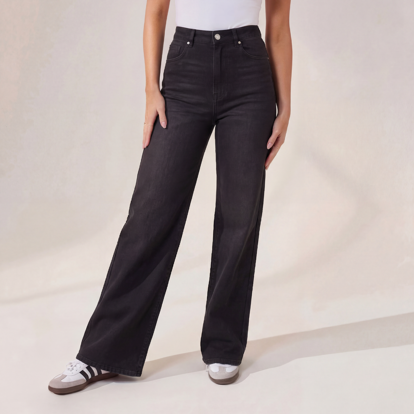 Wide Leg Jeans - Washed Black